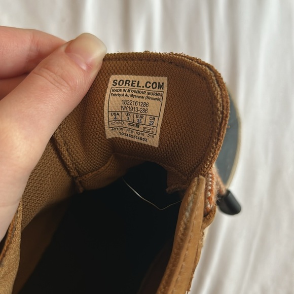 Sorel Tan and Black Laced Waterproof Boots Size 4 - Picture 7 of 10